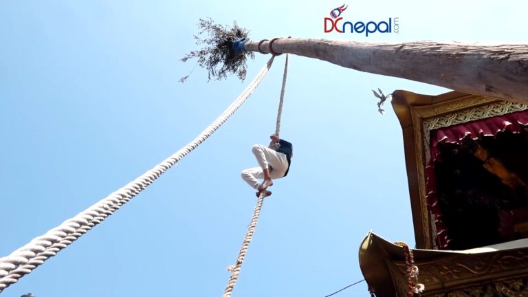 बिस्काः जात्राको अन्तिम दिन, हात नभएको लिंगो ढालियो