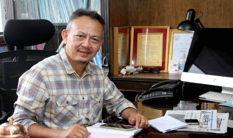 आवासीय चिकित्सकको निर्वाह भत्तामा भूतप्रभावी निर्णय कार्यान्वयन गर्न सकिदैन : डा श्रेष्ठ (संवाद)