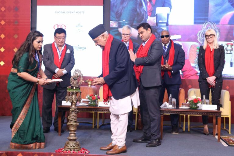 बिमा कार्यक्रममा आँखा स्वास्थ्यलाई प्राथमिकता दिइनेछः प्रधानमन्त्री ओली