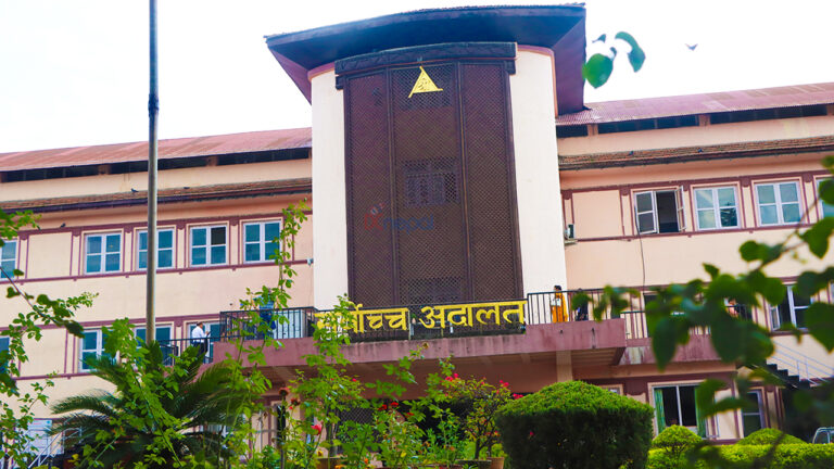 गभर्नर नियुक्तिमा उमेर हद हटाउने मापदण्ड कार्यान्वयन नगर्न सर्वोच्चको आदेश
