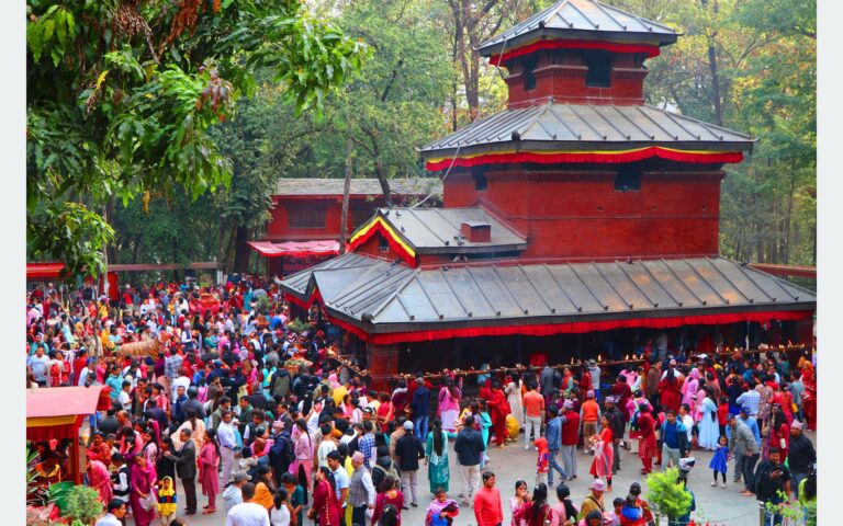 चैते दसैंमा बागलुङ कालिकामा भक्तजनको भिड