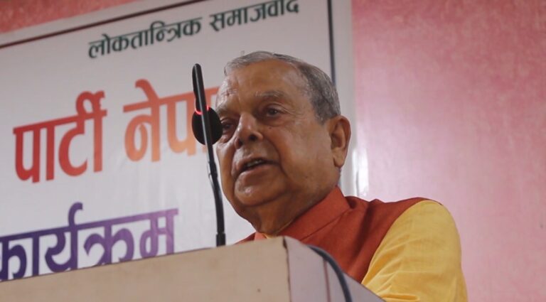 ज्ञानेन्द्र शाह राजा नै होइनन् , अस्तित्व नै छैन: महन्थ ठाकुर