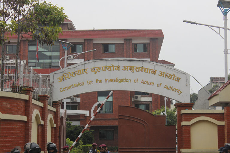 नक्कली सवारी लाइसेन्स बेचेर मासिक ३ करोड कमाई