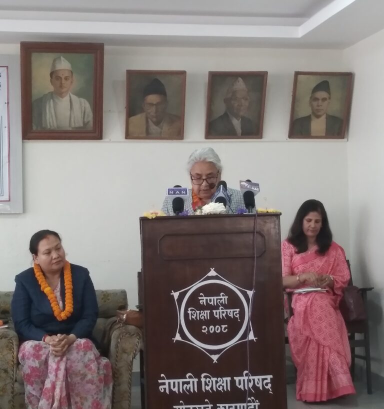 पूर्वसचिव पाण्डेको ‘सम्झनाका फूलहरू’ बजारमा