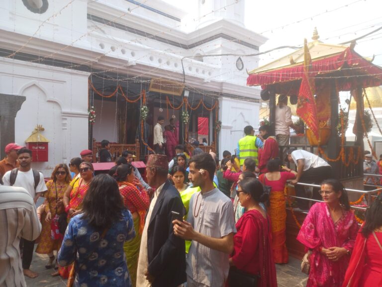 बत्तीसपुतलीस्थित राम मन्दिरमा तीन लाख भक्तजनद्वारा पूजाअर्चना