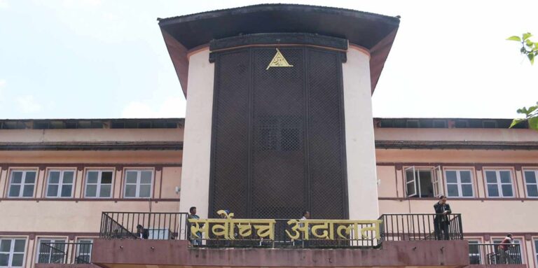 रेशम चौधरीलाई पक्राउ गर्न पत्र काट्ने सर्वोच्चका कर्मचारी आफैं पक्राउ