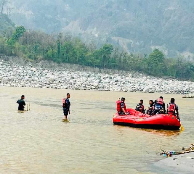 सप्तकोसीमा बेपत्ता व्यक्ति खोज्न सशस्त्रको गोताखोर परिचालन