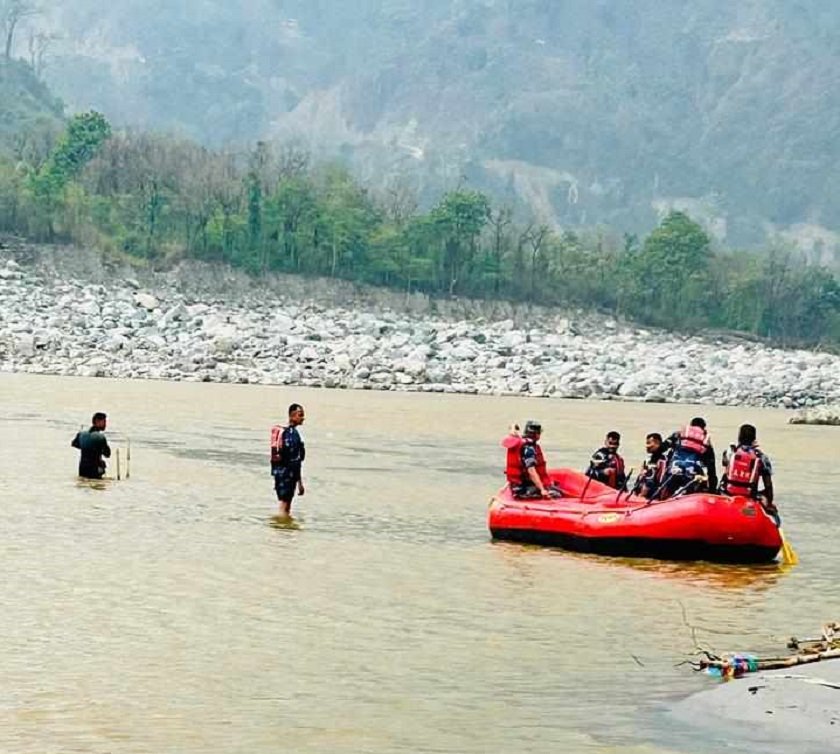 सप्तकोसीमा बेपत्ता व्यक्ति खोज्न सशस्त्रको गोताखोर परिचालन