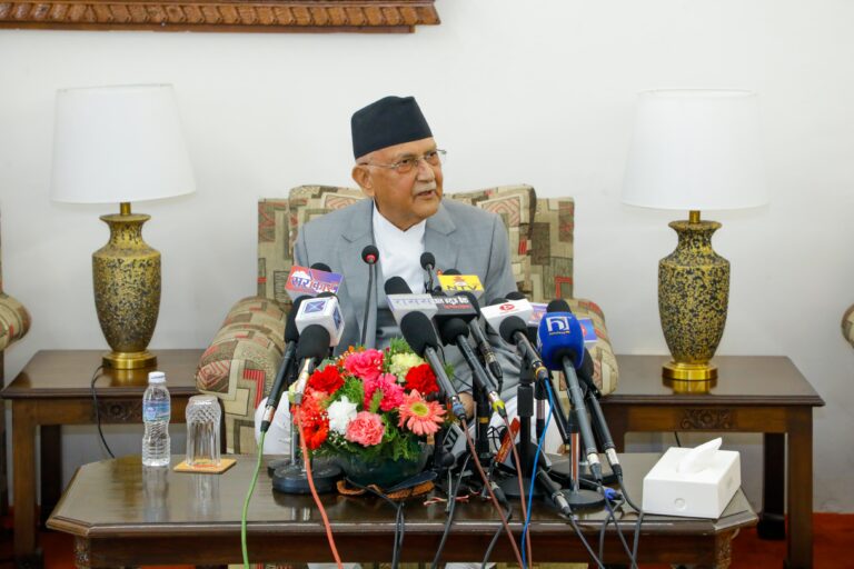 सरकारले आन्दोलित शिक्षकका कुरा सुन्छ : प्रधानमन्त्री
