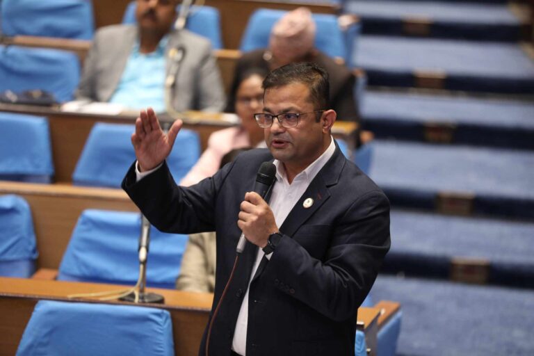 ‘छिट्टै सरकार  ढल्ने प्रचण्डको अभिव्यक्ति गैरजिम्मेवार’