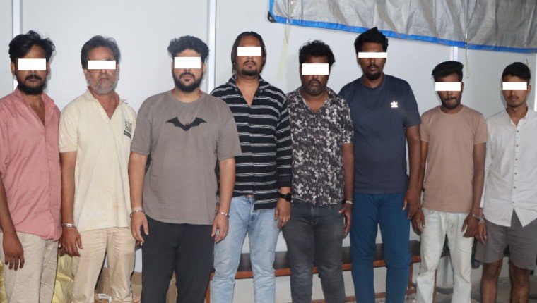 राजस्व छलेर मोबाइल सामग्री तस्करी गर्ने गिरोह प्रहरी फन्दामा