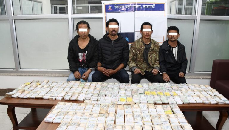 काठमाडौंमा स्रोत नखुलेको ९५ लाखसहित चार जना पक्राउ