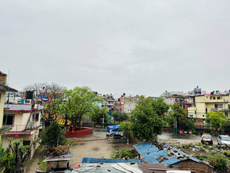 देशभर बदली, उपत्यकासहित पहाडी भूभागमा बिहानैदेखि वर्षा