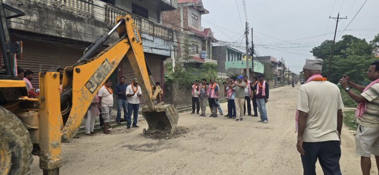 धार्मिक पर्यटकीयस्थल राजदेवी मन्दिर जाने सडक स्तरोन्नति गरिने