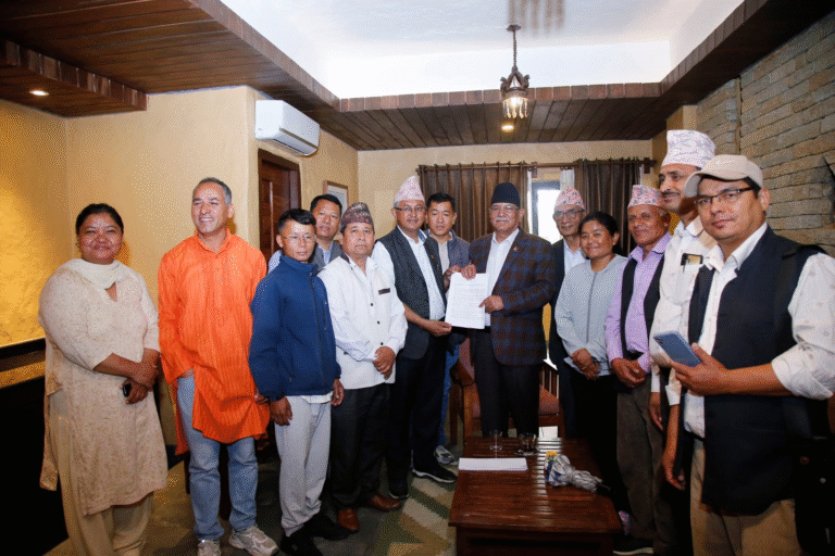 प्रचण्डलाई कास्कीका पाँच वामपन्थी दलको ज्ञापनपत्र