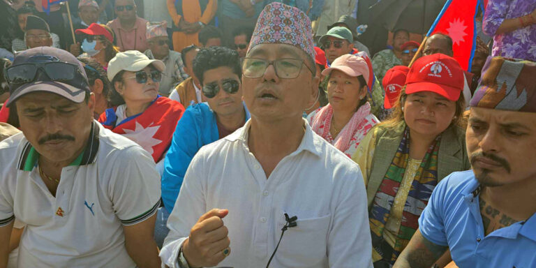 प्रचण्डलाई लिङ्देनको जवाफ : विचरा उहाँलाई पीर परेको छ, आफूले पैसा दिएर जुलुसमा मान्छे ल्याएको सम्झिनुभएको होला