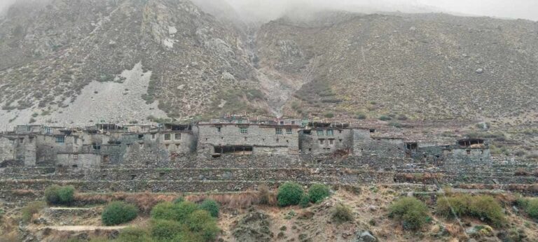 बाढीपहिरो गएको हप्तादिन पछि हुम्ला पुग्यो कर्णाली प्रदेश सरकारको राहत, वितरण हुँदै