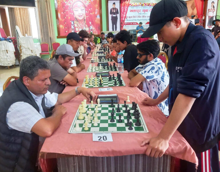 बुद्धिचाल प्रतियोगिताः आठ वर्षका बालकदेखि ६८ वर्षीय नागरिकसम्म भिड्दै