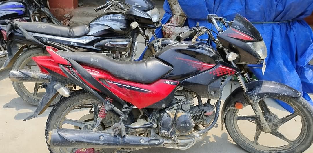 भन्सार छलीको कपडासहित दुई मोटरसाइकल र एक व्यक्ति नियन्त्रणमा