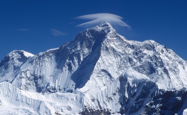 मकालु हिमाल आरोहण गर्ने क्रममा एक अमेरिकी नागरिकको मृत्यु