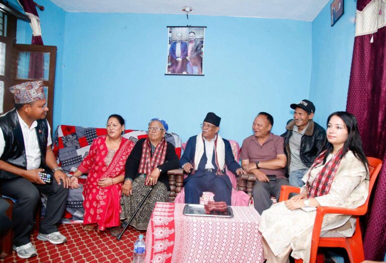 मध्यपहाडी लोकमार्गको अवधारणा बसाइसराइ न्यूनीकरण गर्न अघि बढाइएको हो : अध्यक्ष प्रचण्ड