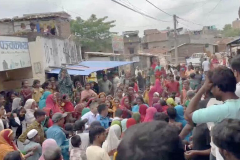 रौतहटमा औषधि पसल अनुगमन गर्न गएको टोलीमाथि आक्रमण, दुईजना घाइते