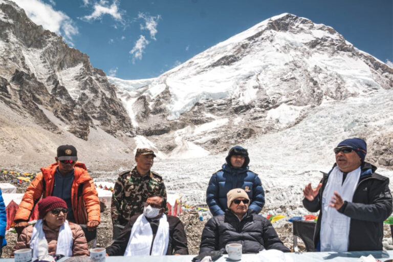 सगरमाथा आधारशिविरमा विशेष संवाद