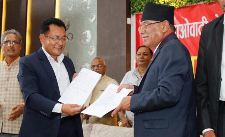 १० वर्षपछि माओवादीमा समाहित भए गंगानारायण श्रेष्ठ