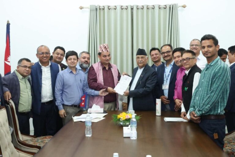 प्रधानमन्त्रीसँग स्वास्थ्य क्षेत्रका प्रतिनिधिहरूको भेट: उपभोक्ता अदालतको निर्णय लगायतका विषयमा ध्यानाकर्षण