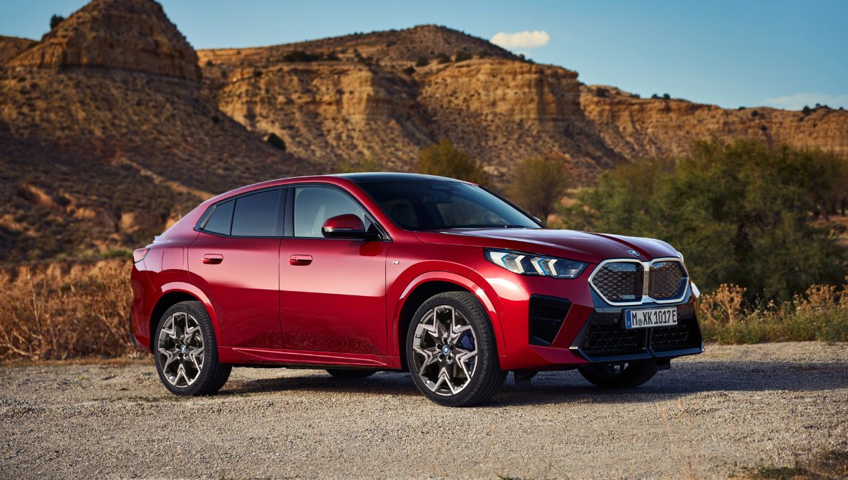 नयाँ लक्जरी ईभी BMW iX2 एसएभी नेपाली बजारमा, १ करोड ८० लाख पर्ने गाडीमा केके छन् फिचर ?