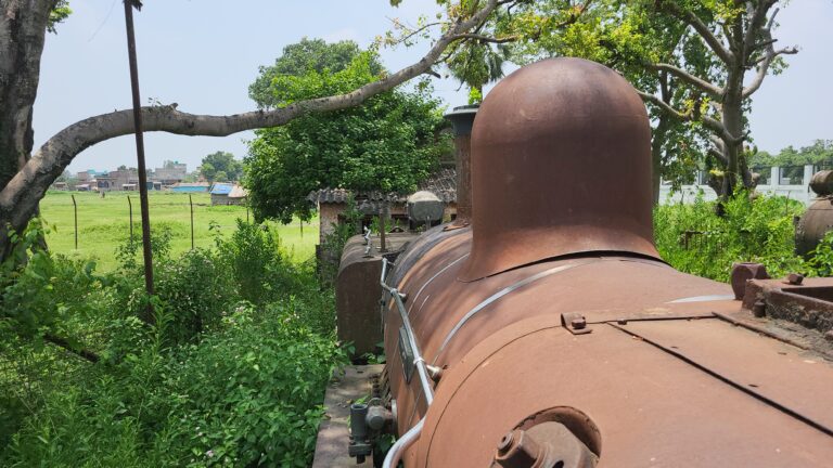जिर्ण अवस्थामा नेपालको पहिलो ट्रेन (तस्विरहरू)