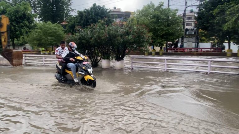 धोबी खोलामा बाढी (तस्बिरहरु)