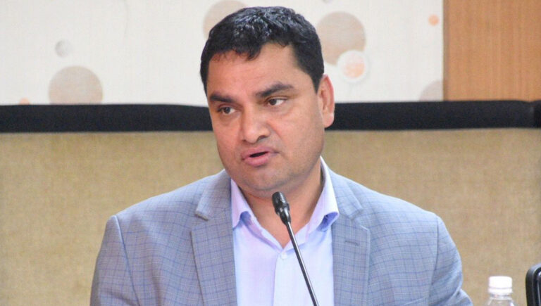 जटिल प्रकृतिका रोगको उपचारका लागि स्वास्थ्य बीमा कोषबाट थप १ लाख उपलब्ध गराउन स्वास्थ्य  पौडेलको निर्णय