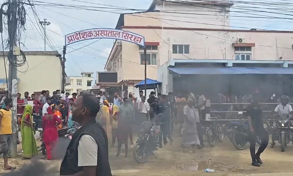 उपचारका क्रममा १२ वर्षीय बालकको मृत्यु, सिरहा अस्पतालमा आफन्तको आन्दोलन