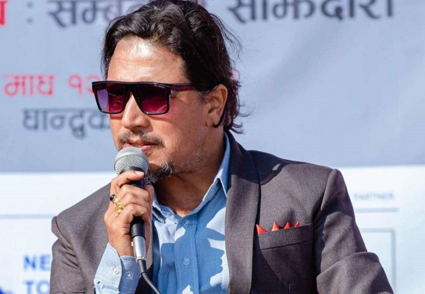 कलाकार दीपकराज गिरीले गरे समीक्षा र एलिनाको प्रशंसा