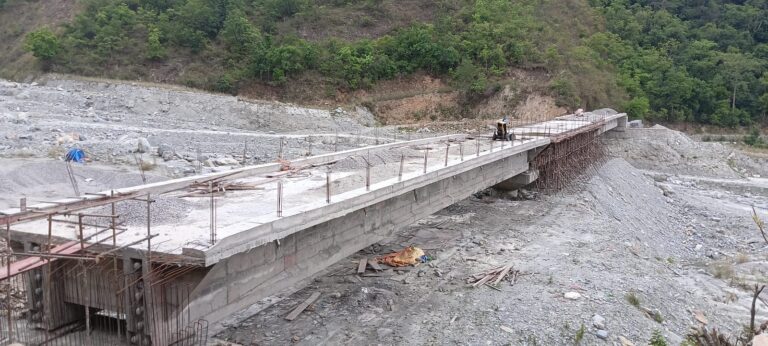 पैसा दिँदा ठेकेदारले काम गर्न सकेन, काम गर्दा सरकारले पैसा दिन सकेन’