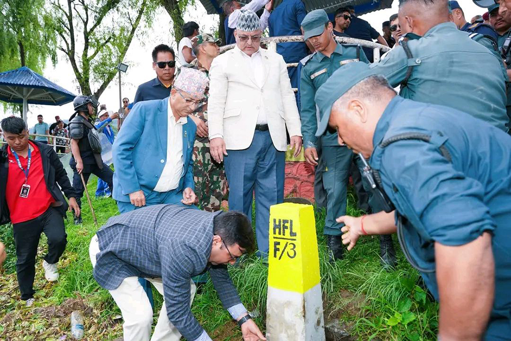 फेवातालको सीमांकन गर्न पोल गाडिँदै