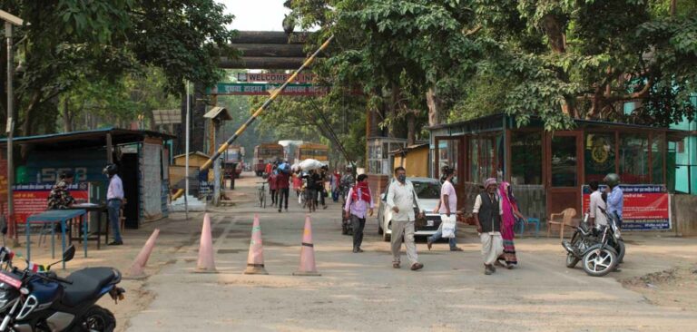 भारतबाट फर्किनेमा कोरोना सङ्क्रमण, पर्याप्त कीट नहुँदा परीक्षणमा समस्या