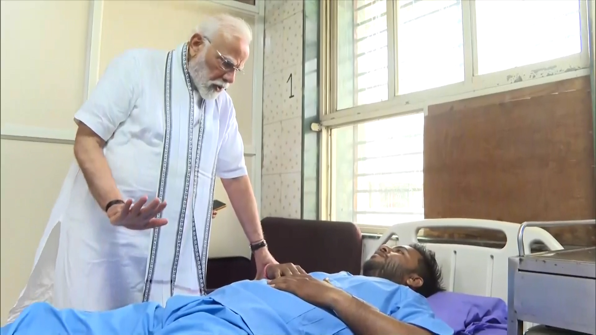 मोदीले भेटे विमान दुर्घटनाका घाइते, घट्नाको पारदर्शी अनुसन्धान गर्ने प्रतिवद्धता
