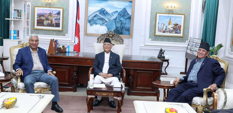 शीर्ष नेताको छलफलः गृहमन्त्रीले राजीनामा दिनुपर्ने माओवादीको अडान यथावत