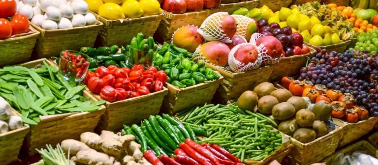 सङ्खुवासभामा तरकारी तथा फलफूल पसल अनुगमन