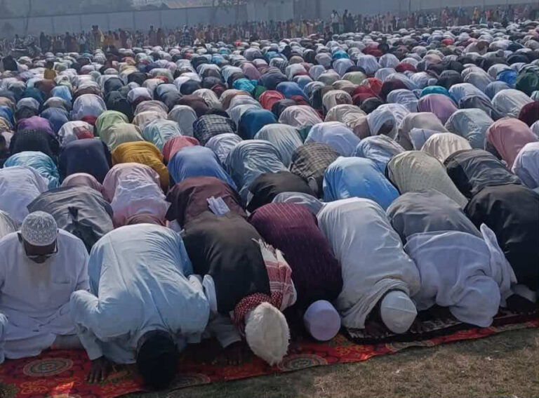 सद्भावनासहित नमाज पाठ गरेर मनाइयो पहिलो दिनको बकर इद
