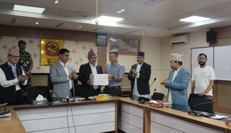 सरकारी प्रणालीकाे सुस्ति : स्वास्थ्य मन्त्रीले चाहँदा पनि दुई महिनापछि आइपुग्याे क्यान्सर औषधि