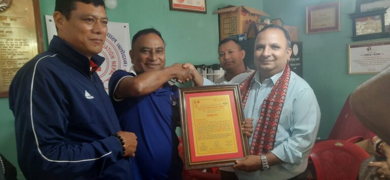 स्वास्थ्य पत्रकार रामप्रसाद न्यौपानेलाई ब्लोदानको सम्मान