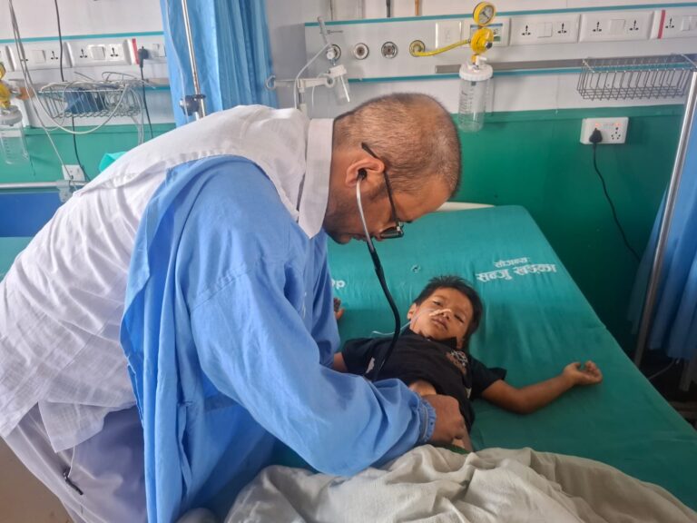 बालकको बाहिर निस्केको आन्द्राको प्रदेश अस्पताल सुर्खेतमा सफल अप्रेसन, अस्पताल पुर्‍याएको २० मिनेटमै थालियो अप्रेसन