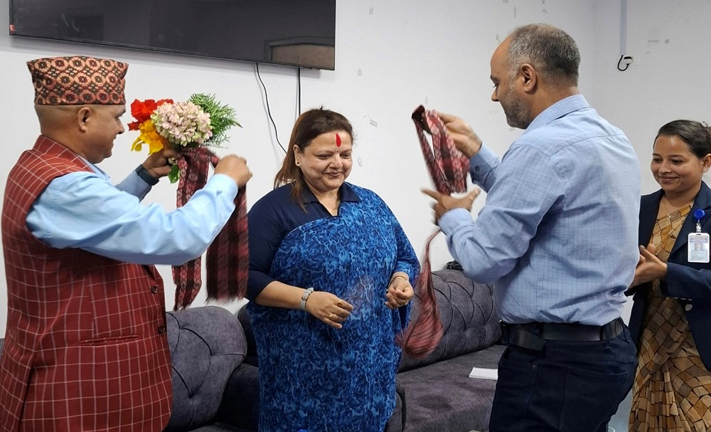 डडेल्धुरा अस्पतालमा नयाँ नेतृत्व: डा सुधा देवकोटाले सम्हालिन् जिम्मेवारी
