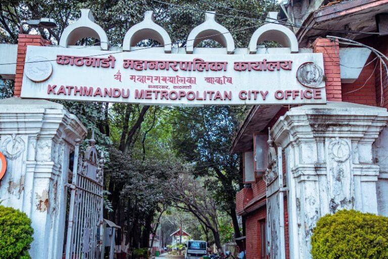काठमाडौं महानगरभित्रका सार्वजनिक स्थलमा धुम्रपान गर्नेलाई ५०० जरिवाना