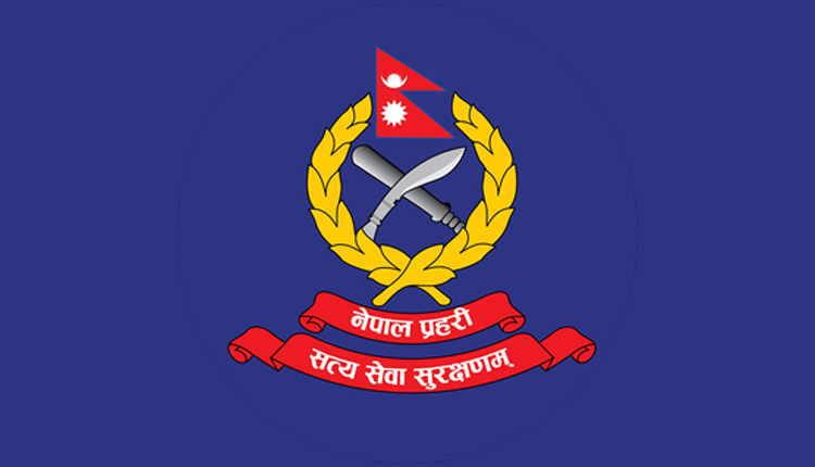 मान्छेलाई पानीमा चोपल्दै निकालेको देखिने भाइरल भिडिओ नेपालको होइनः प्रहरी