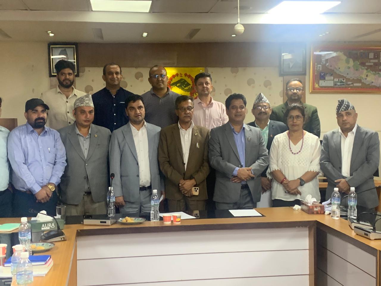चिकित्सक संघको चेतावनीपछि समितिले बुझायो प्रतिवेदन
