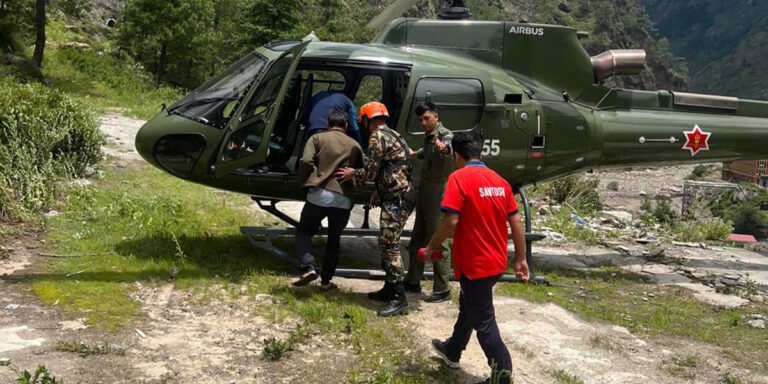 उद्धारका लागि गएको नेपाली सेनाको हेलिकोप्टर चिनियाँ भूमिमा ‘फोर्स ल्याण्डिङ’